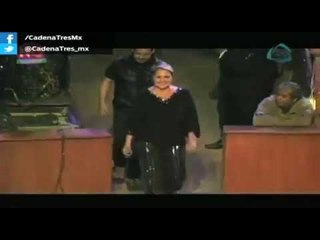 Leona dormida canta en el Palenque de León Guanajuato. No lo Cuentes