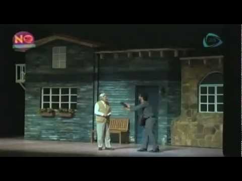 Recibe merecido homenaje Ignacio López Tarso al concluir la primera función de la obra El Cartero.