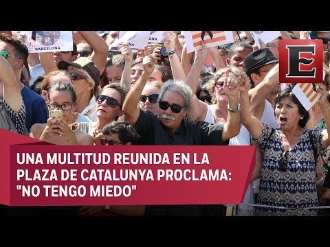 Catalanes acuden a Las Ramblas para homenajear a víctimas del atentado