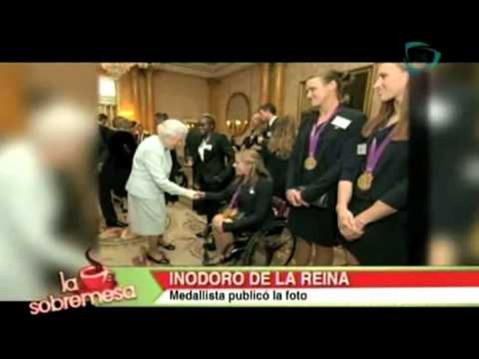 La sobremesa. Medallista publica foto del inodoro de la Reina Isabel