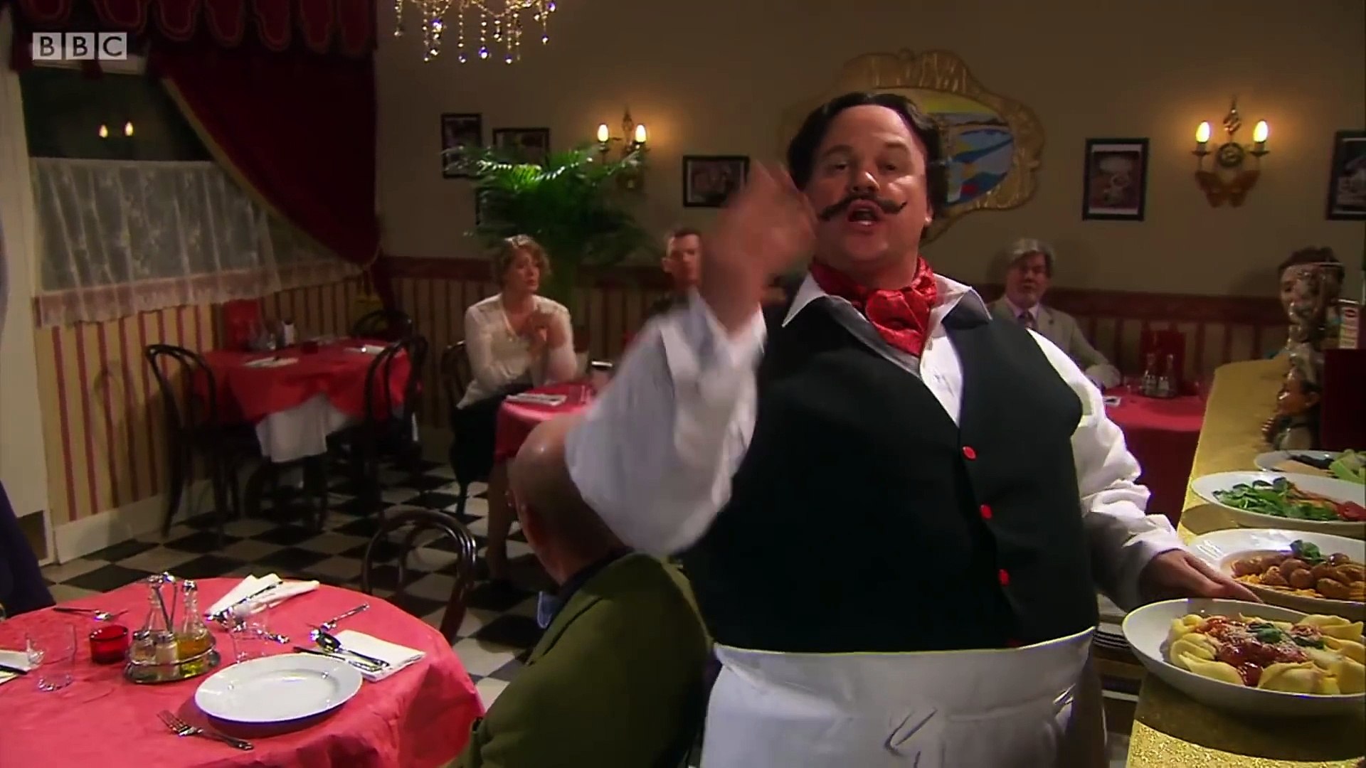 Opera Oliver the singing waiter who laments the lack of customers in song -  video Dailymotion