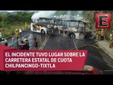 Grupo armado incendia autobús en Tixtla, Guerrero