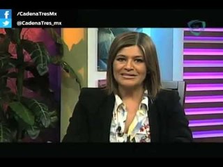 La Sobremesa. Niño impresionado con los atributos de una porrista