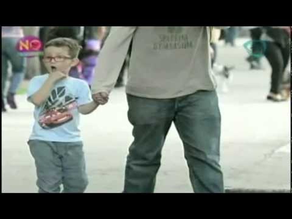 Diego Luna asume el papel de papá soltero / Diego Luna plays the role of single dad