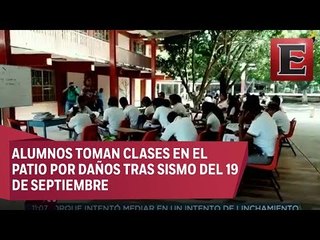 Toman clases debajo de los árboles por daños en secundaria
