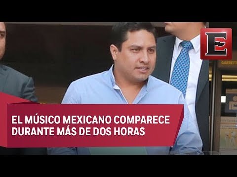 Julión Álvarez acude a la PGR por caso de lavado de dinero