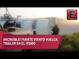 Fuertes vientos provocan volcadura de tráiler en el Itsmo