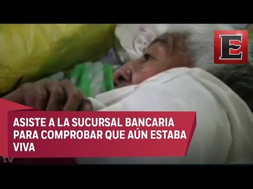 Obligan a anciana a acudir a banco en camilla para cobrar pensión