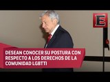 Activistas de comunidad gay increpan a López Obrador