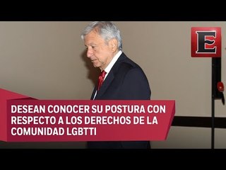 Activistas de comunidad gay increpan a López Obrador