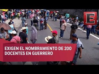 Maestros de la CETEG realizan bloqueos carreteros