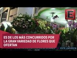 Compran flores a las madres en el Mercado de Jamaica