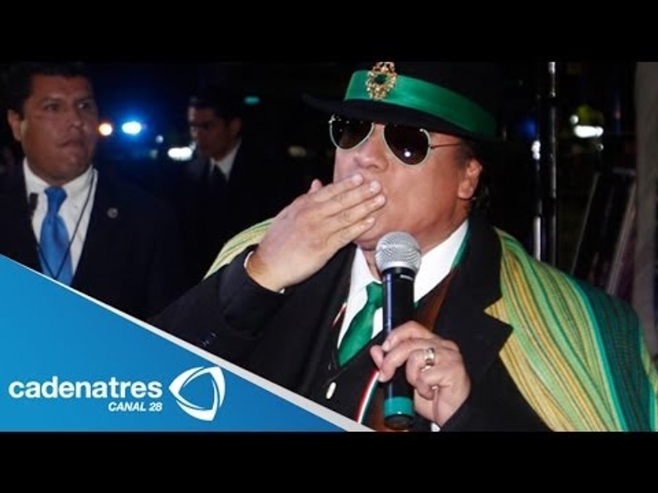 Juan Gabriel engalana la alfombra roja de Que le dijiste a Dios / Juan Gabriel's movie