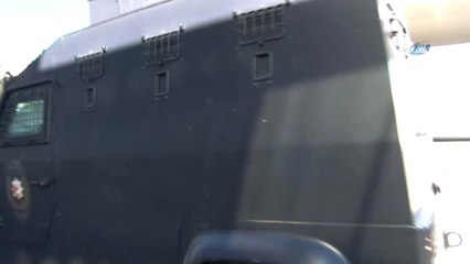 Cami Avlusundaki Cinayet Olayında Gözaltına Alınan 3 Kişi Yoğun Güvenlik Önlemleri Arasında...