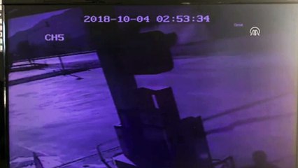 Kamyon ile işçi servisi çarpıştı: 8 yaralı - ADANA