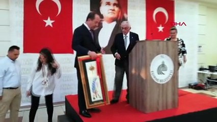 Eski bakan Topuz, konuşması sonrası fenalaşarak hastanelik oldu