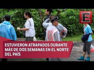 Rescatados los 12 niños y su entrenador atrapados en una cueva inundada en Tailandia