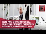López Obrador llega a sus oficinas para reunión con canciller canadiense