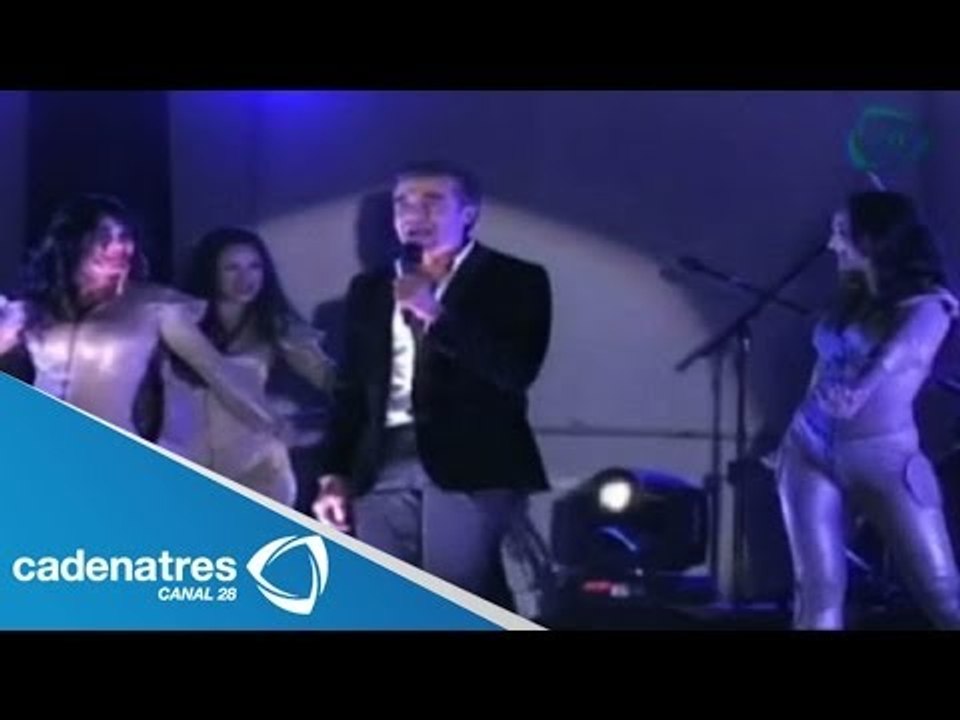 Adrian Uribe confiesa cual es su secreto para tener buena suerte con las mujeres