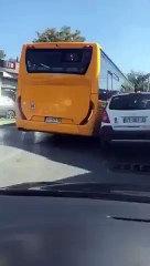 Aksidentohet autobusi me një veturë në Prishtinë, bllokohet komunikacioni!