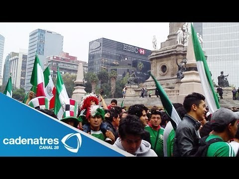 Aficionados festejan en Ángel de la Independencia victoria de México / Mundial 2014