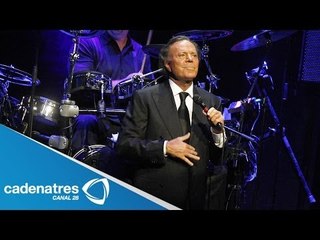 El cantante Julio Iglesias se presenta en el Estado Mayor Presidencial de Constituyentes