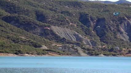 Tunceli'de Yamaç Paraşütçüleri Heyecan Yaşattı