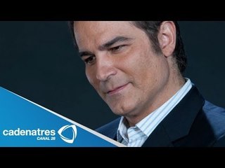 Marco Uriel lanza a la venta un libro de poesía / Marco Uriel sale launches a book of poetry