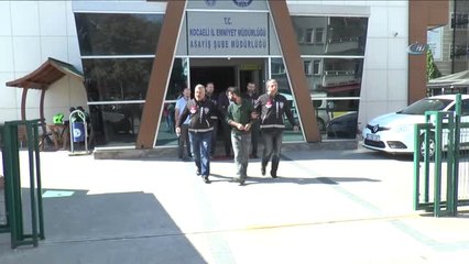 Sahte Polis Rolüyle 2 Kişiyi Gasp Ettiler... Yemek Yerken Yakalandılar