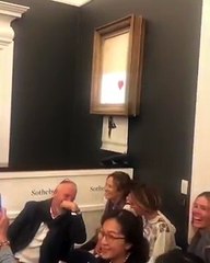 Banksy'nin eseri yaklaşık 1 milyon sterline satıldıktan sonra kendi kendini yok etti