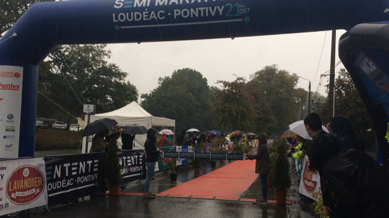 Loudéac-Pontivy. Les coureurs passent la ligne d’arrivée
