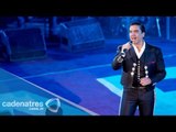 Alejandro Fernández le canta las mañanitas a su mamá durante concierto en Metepec