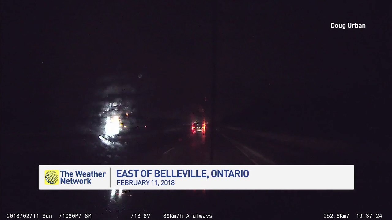 Il perd le controle de sa voiture en pleine nuit sur l'autoroute et en sort indemne... Miraculeux