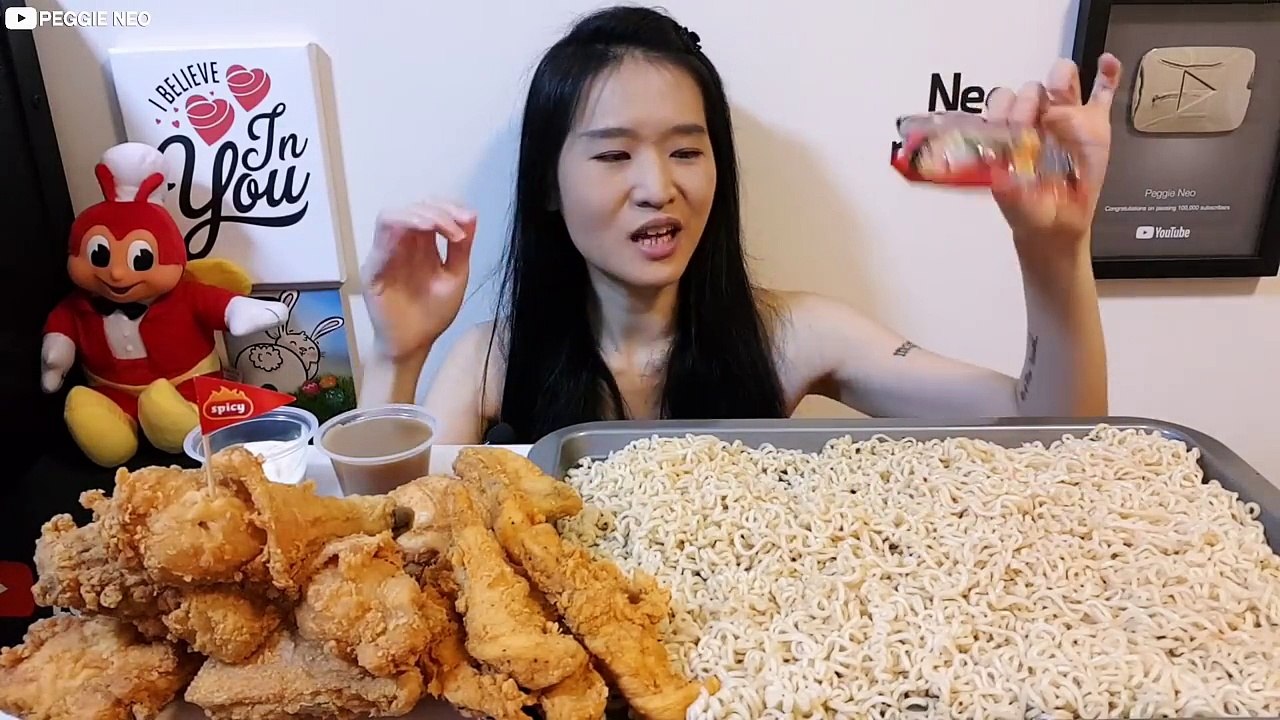 FILIPINO NOODLES! Pancit Canton & Jollibee Chicken Joy Spicy Fried Chicken | Mukbang w Eating Sounds