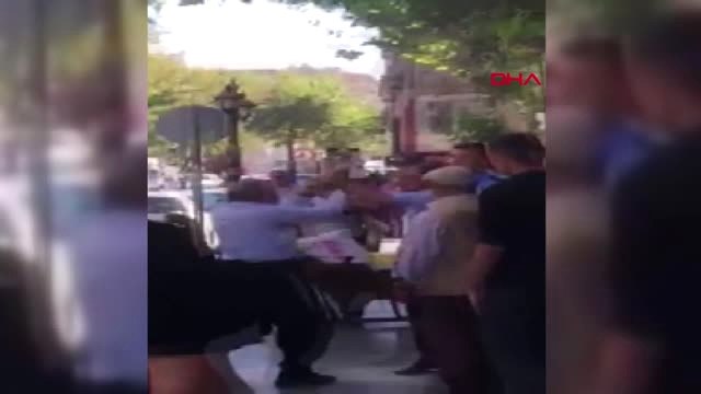 Kahramanmaraş Zabıtaların Kaldırımda İncir Satan Vatandaşa Müdahalesi Tepki Çekti