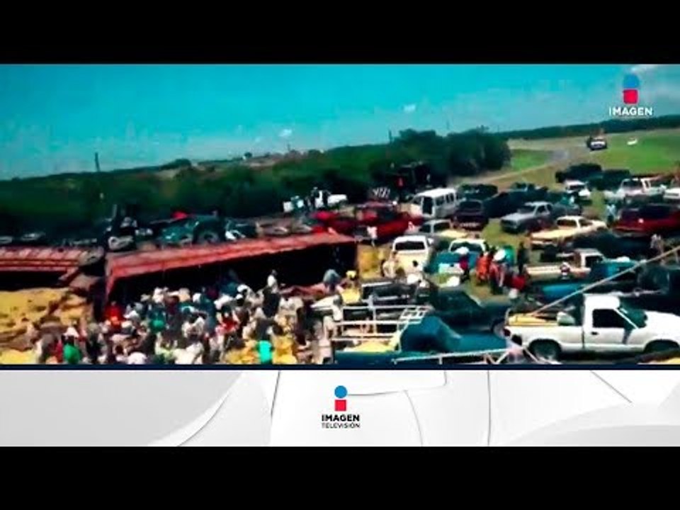 Saquean tráiler con maíz que se volcó en Tamaulipas | Noticias con Francisco Zea