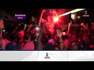 Celebran dimisión de Mugabe en Zimbabue | Noticias con Yuriria Sierra