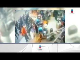Momento en que los policías ingresan en Plaza Meave | Noticias con Francisco Zea