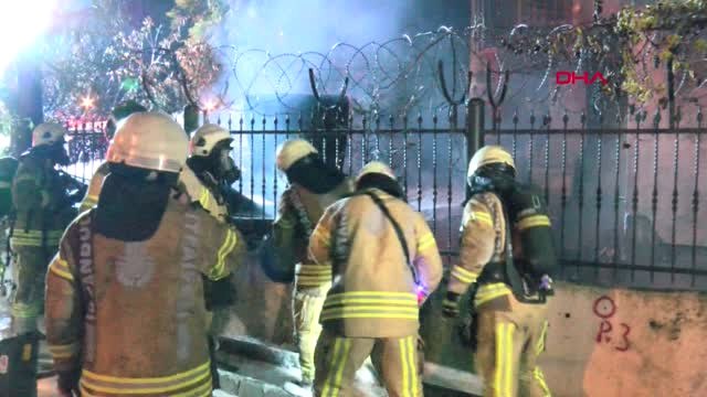 İstanbul Kozmetik Atölyesindeki Yangın Mahalleliyi Sokağa Döktü