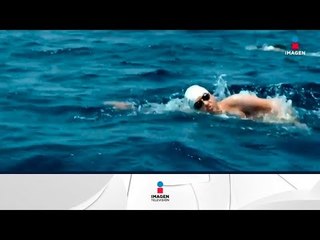 Rifada mexicana nada en el mar por una causa social | Noticias con Francisco Zea