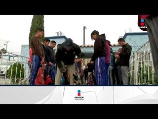 Operación mochila: Revisan mochilas de niños para asegurar que no llevan armas ni drogas