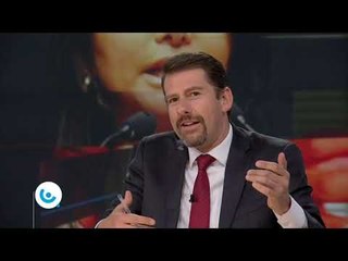 Alejandra Barrales le sabe sacar brillo al piso | Qué Importa