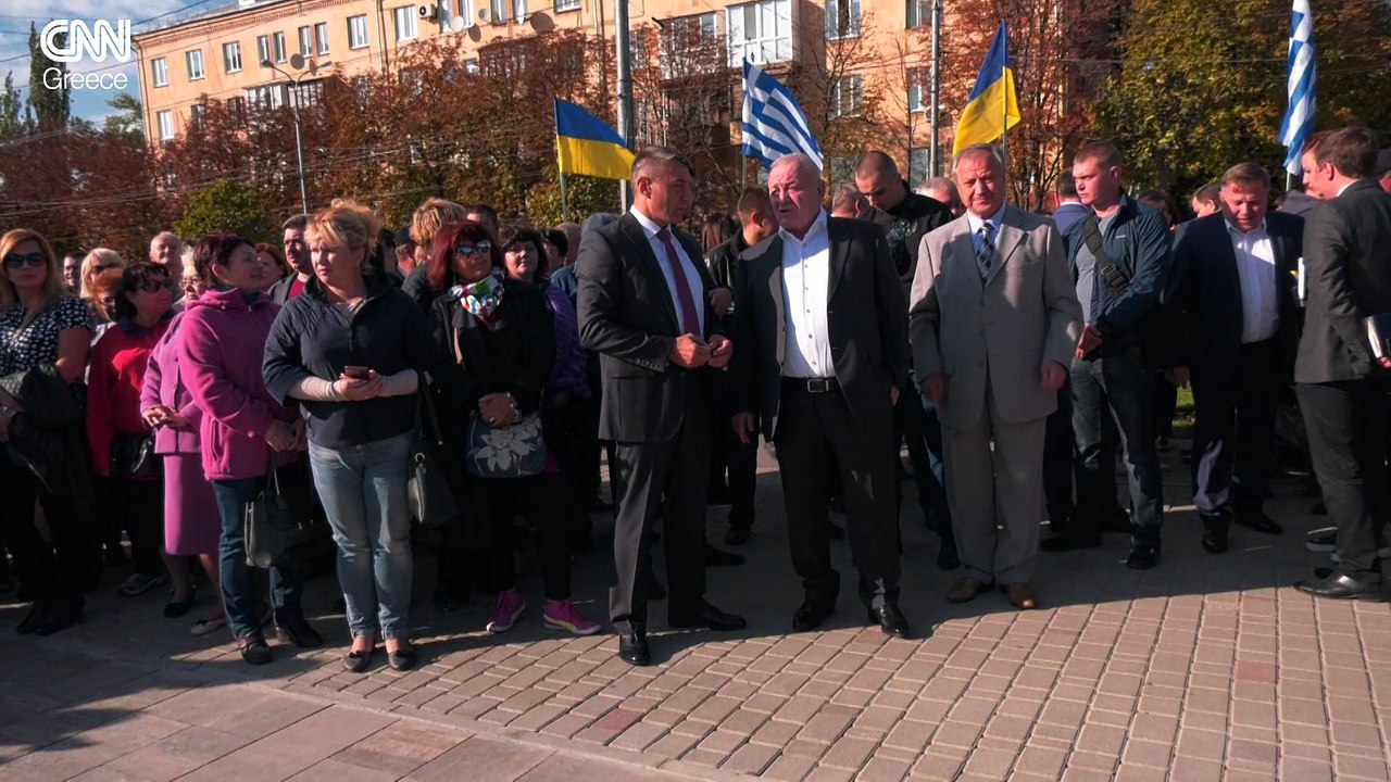 Μια ελληνική πλατεία στο κέντρο της Μαριούπολης