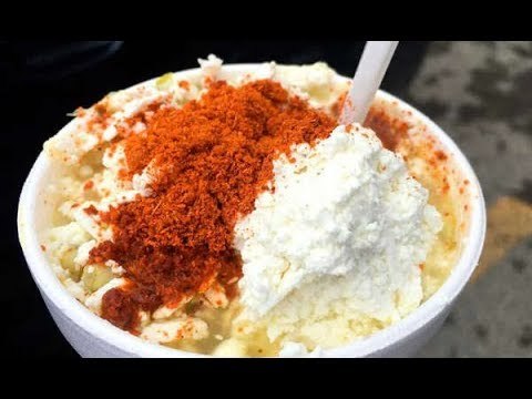 ¡Esquites ecológicos! Este señor vende esquites sin vasos de unicel | Noticias con Yuriria Sierra