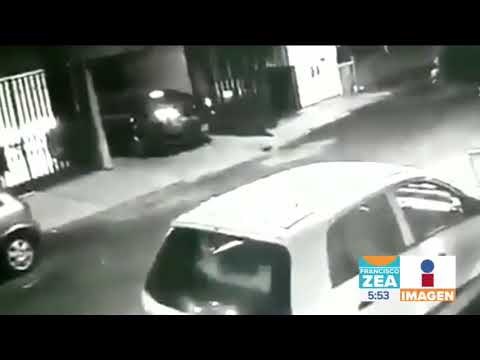Aprovechan ladrones una cochera abierta para asaltar a un hombre | Noticias con Francisco Zea