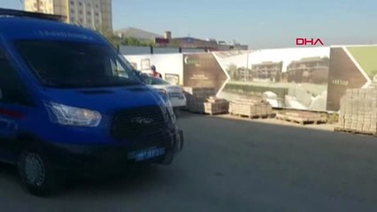 İzmir Sokakta Oyun Oynarken Yorulup Bir Binada Uyuyakalan Furkan 15 Saat Sonra Bulundu