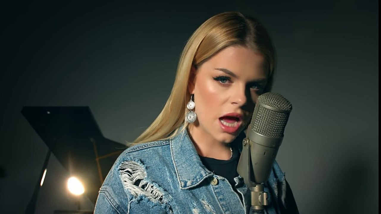Hello - Adele (Cover By- Davina Michelle)