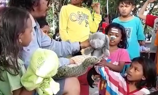 Jurnalis Kompas Beri Trauma Healing Bagi Korban Gempa