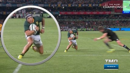 Cheslin Kolbe marque un essai face aux All Blacks grâce à ses puissants crochets