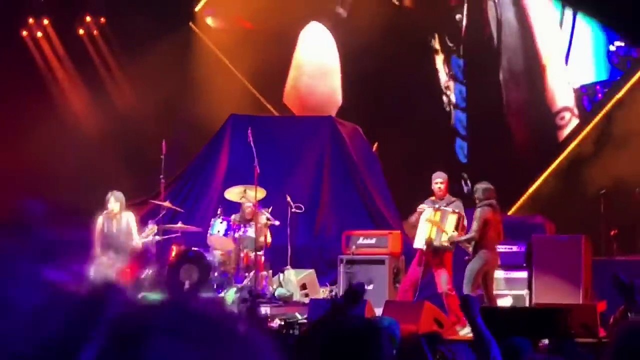 NIRVANA reunion 2018  - All Apologies -  Cal Ja...
